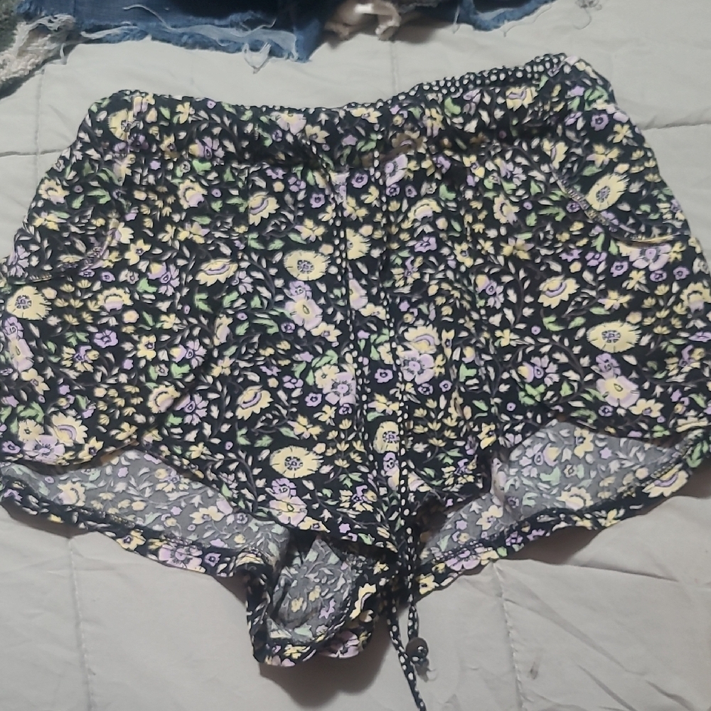 Vanilla Star High Waist Black and Yellow Shorts